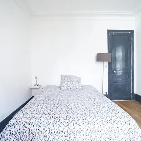 Charming Near Pere Lachaise Apartment