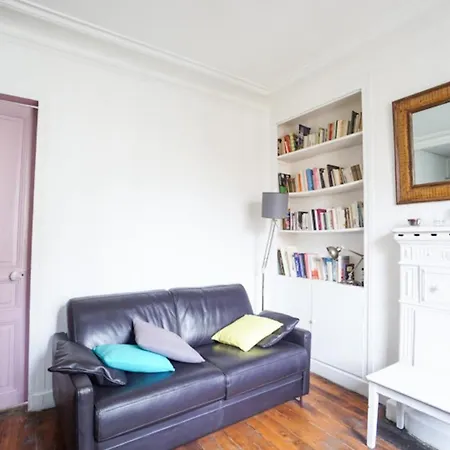 Charming Near Pere Lachaise Apartment