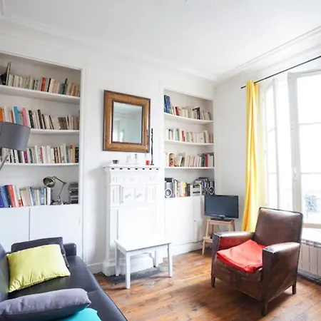 Charming Near Pere Lachaise Apartment *