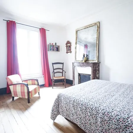 Charming Near Pere Lachaise Apartment *